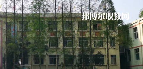 成都恒輝技工學(xué)校2022年學(xué)費、收費多少