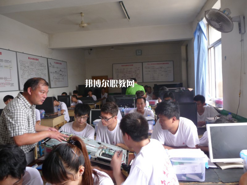 蘭州電子工業(yè)學(xué)校2022年學(xué)費(fèi)、收費(fèi)多少
