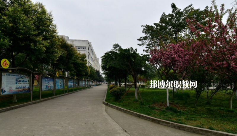 四川省廣漢市職業(yè)中專(zhuān)學(xué)校怎么樣、還不好