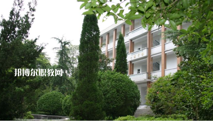 重慶紅春藤技工學校2022年學費、收費多少