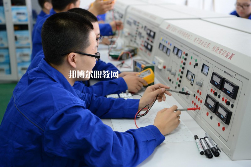 唐山建筑工程學(xué)校2022年報名條件、招生要求、招生對象