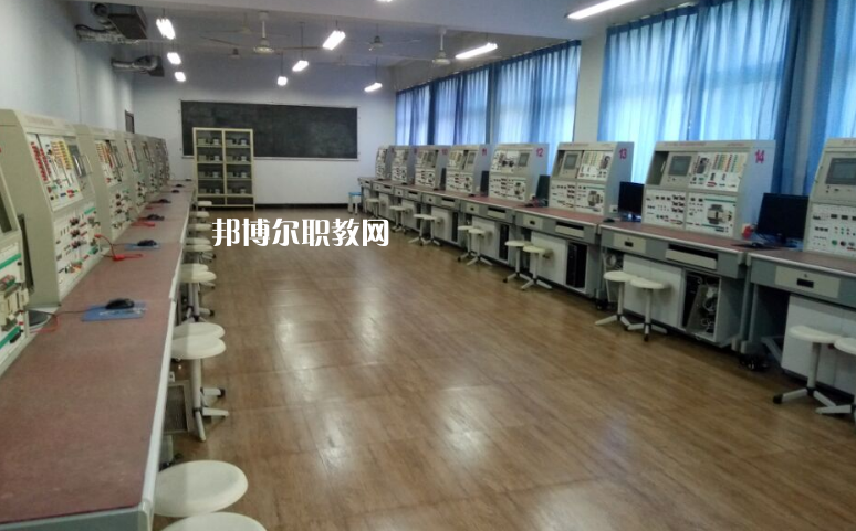 秦皇島現(xiàn)代經(jīng)濟(jì)中等專業(yè)學(xué)校2022年報名條件、招生要求、招生對象