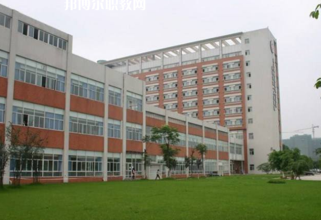 德陽(yáng)中德工業(yè)技術(shù)學(xué)校2022年學(xué)費(fèi)、收費(fèi)多少