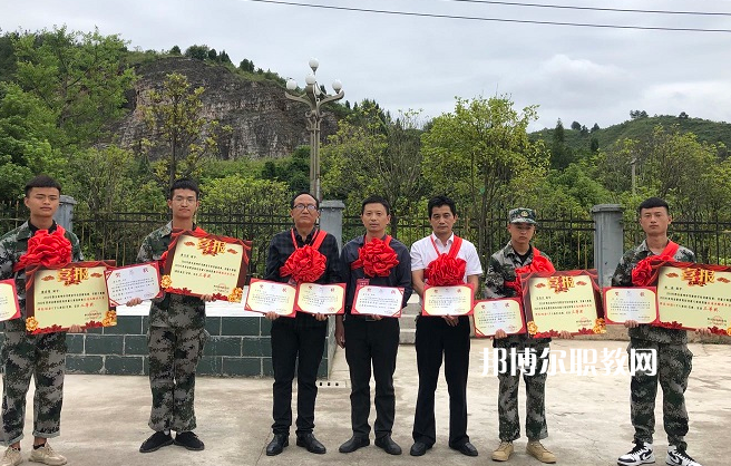 黔東南州應(yīng)用技術(shù)學(xué)校2022年報(bào)名條件、招生要求、招生對象