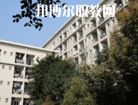 重慶渝北職業(yè)教育中心2022年報(bào)名條件、招生要求、招生對象