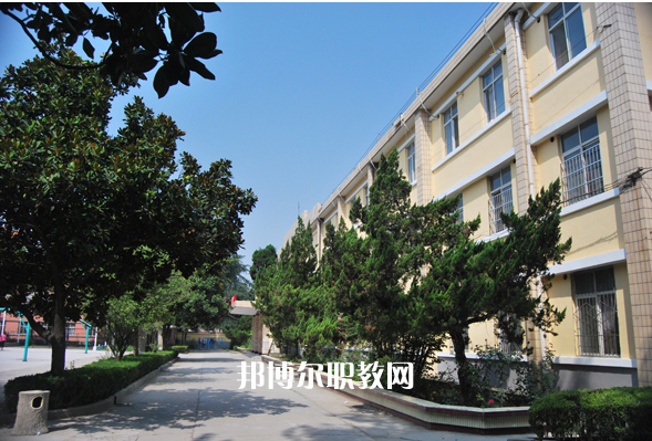云南民族中等專業(yè)學(xué)校2022年招生辦聯(lián)系電話