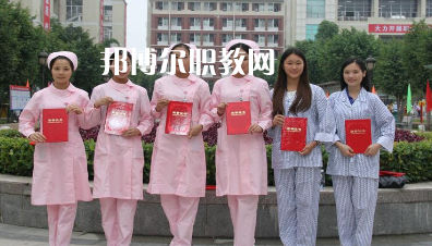 廉江市衛(wèi)生職業(yè)技術(shù)學(xué)校2022年報(bào)名條件、招生要求、招生對(duì)象