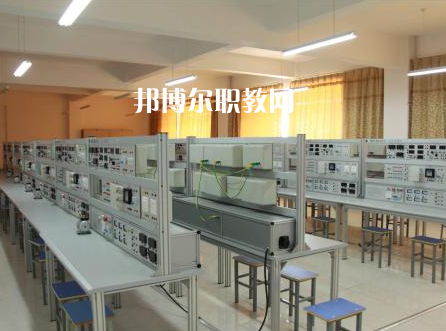 保定工程技術(shù)學校2022年報名條件、招生要求、招生對象