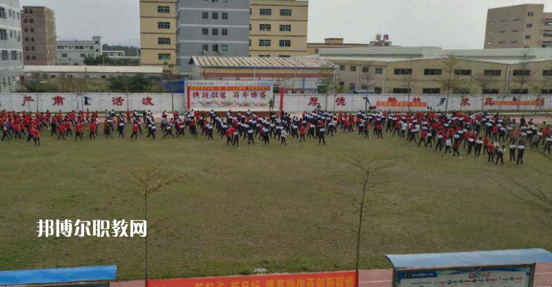 丘北縣民族職業(yè)高級中學2022年學費、收費多少