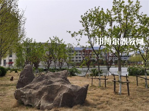 江蘇省連云港工貿(mào)高等職業(yè)技術學校2022年有哪些專業(yè)