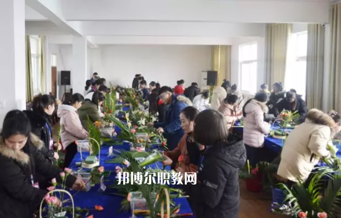 安徽省阜陽(yáng)農(nóng)業(yè)學(xué)校2022年報(bào)名條件、招生要求、招生對(duì)象