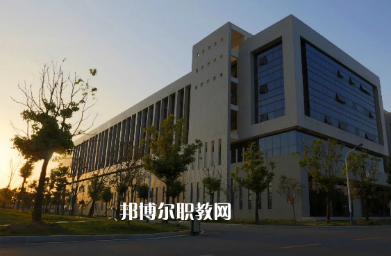 安徽阜陽技師學(xué)院2022年報名條件、招生要求、招生對象