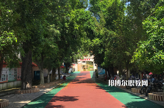 曲靖富源職業(yè)技術(shù)學(xué)校2022年報(bào)名條件、招生要求、招生對象