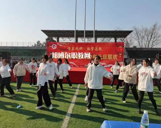 鳳陽科技學(xué)校2022年報名條件、招生要求、招生對象