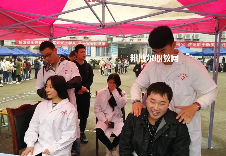 四川內(nèi)江醫(yī)科學(xué)校2022年報(bào)名條件、招生要求、招生對(duì)象