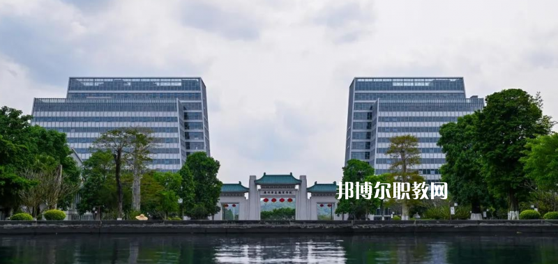 廣東華夏技工學(xué)校2022年報(bào)名條件、招生要求、招生對象