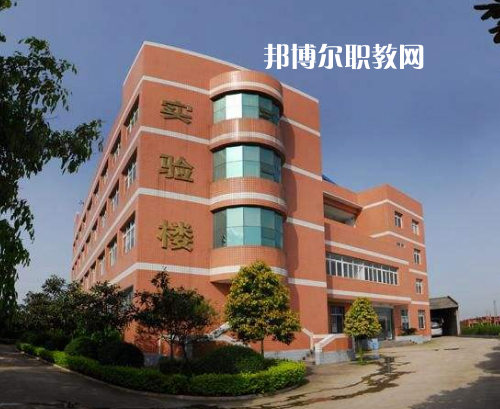 重慶渝東技工學(xué)校2022年報名條件、招生要求、招生對象