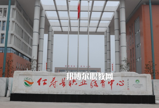 眉山華西航空旅游學(xué)校2022年招生辦聯(lián)系電話(huà)