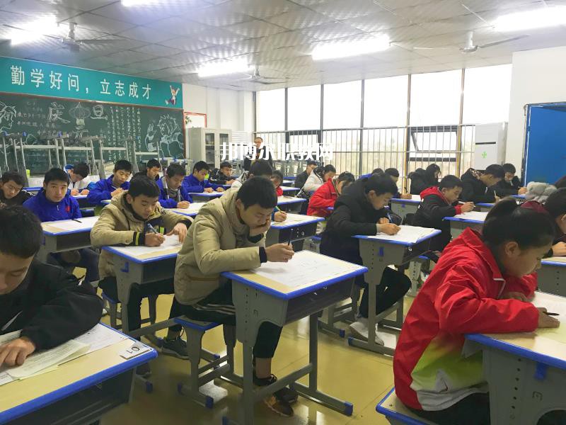 四川達(dá)州鳳凰職業(yè)技術(shù)學(xué)校2022年報(bào)名條件、招生要求、招生對(duì)象