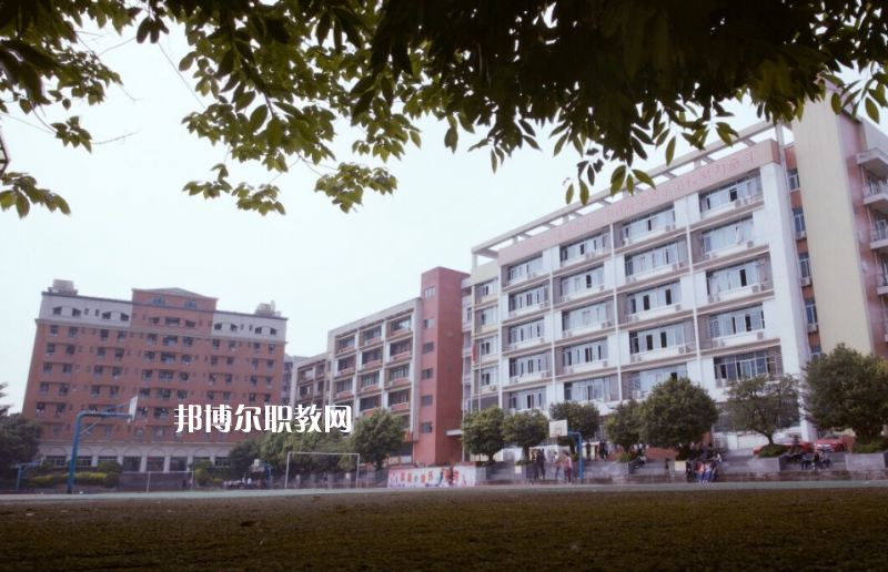 重慶工藝美術(shù)學(xué)校2022年招生錄取分?jǐn)?shù)線(xiàn)