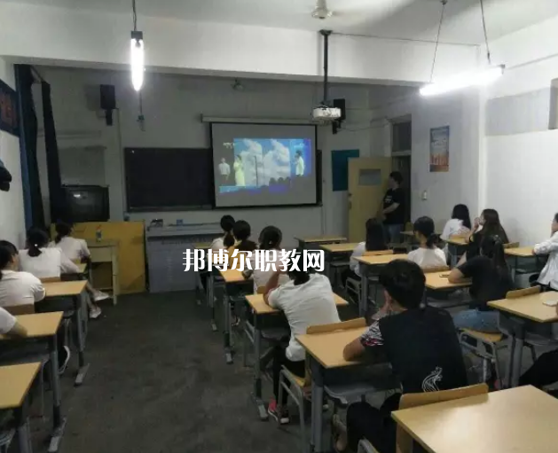 石家莊經(jīng)貿(mào)學(xué)校2022年報名條件、招生要求、招生對象