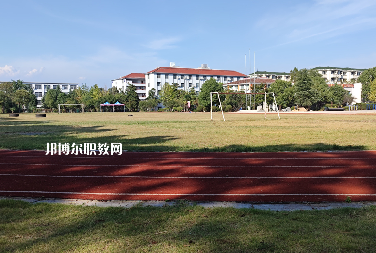 云南臨滄衛(wèi)生學校2022年報名條件、招生要求、招生對象
