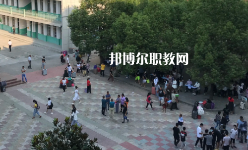 老河口職業(yè)技術(shù)學(xué)校2022年報(bào)名條件、招生要求、招生對(duì)象