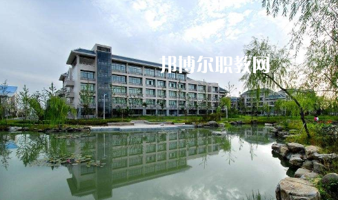 襄樊工業(yè)學(xué)校2022年報名條件、招生要求、招生對象