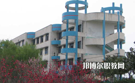 武漢第二高級技工學(xué)校2022年報(bào)名條件、招生要求、招生對象