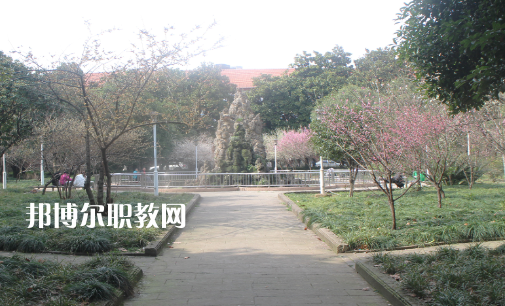 湖北汽車工業(yè)實(shí)驗(yàn)技工學(xué)校2022年報(bào)名條件、招生要求、招生對(duì)象