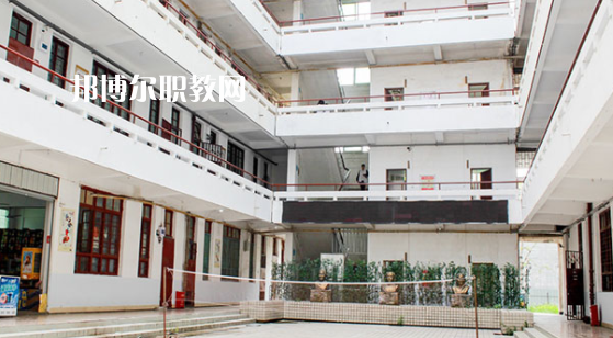 福建新華技術(shù)學(xué)校2023年學(xué)費(fèi)、收費(fèi)多少