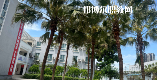 成都光華技工學(xué)校地址在哪里，哪個(gè)地區(qū)，哪個(gè)城市?