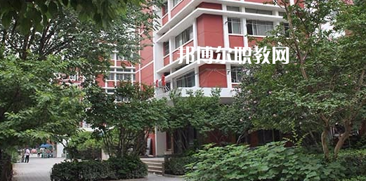 濟(jì)南應(yīng)用技術(shù)職業(yè)中等專業(yè)學(xué)校地址在哪里，哪個地區(qū)，哪個城市?