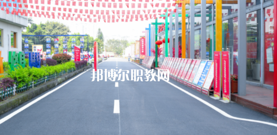 重慶新華電腦學校地址在哪里，哪個地區(qū)，哪個城市?