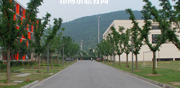 蘇州市紡織工業(yè)職工中等專業(yè)學(xué)校地址在哪里，哪個地區(qū)，哪個城市?