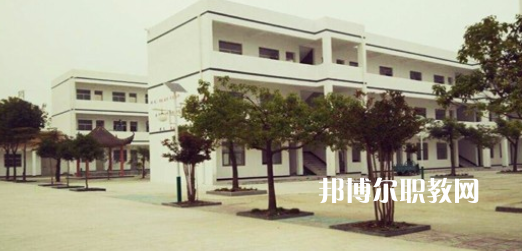 盱眙縣東方職業(yè)高級中學(xué)地址在哪里，哪個地區(qū)，哪個城市?