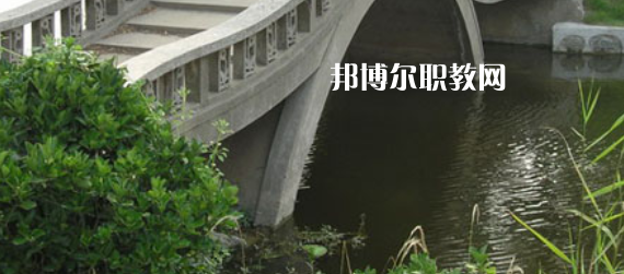 淮安市洪澤區(qū)技工學校地址在哪里，哪個地區(qū)，哪個城市?