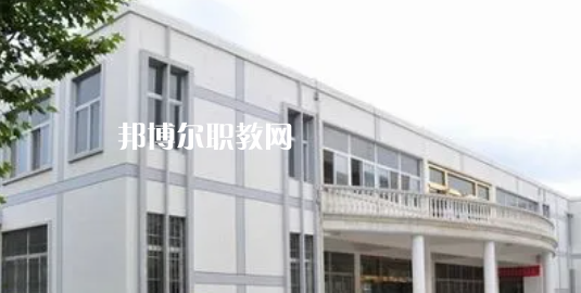 江蘇省金湖中等專業(yè)學(xué)校地址在哪里，哪個地區(qū)，哪個城市?