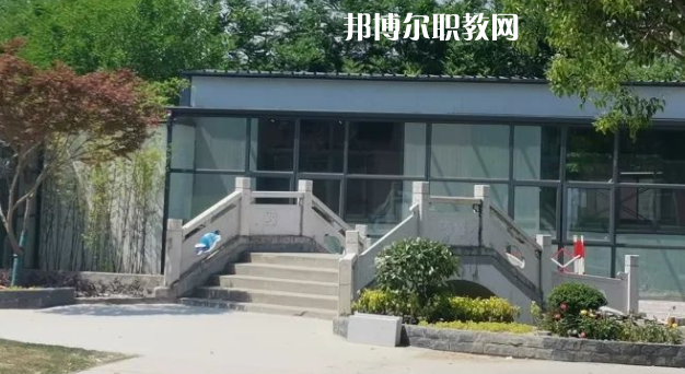 泰州市姜堰區(qū)江淮職業(yè)高級中學地址在哪里，哪個地區(qū)，哪個城市?