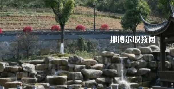 杭州市富陽(yáng)區(qū)職業(yè)高級(jí)中學(xué)地址在哪里，哪個(gè)地區(qū)，哪個(gè)城市?