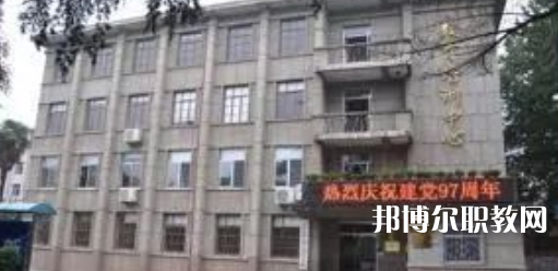 寶鈦集團(tuán)有限公司技工學(xué)校地址，乘車路線