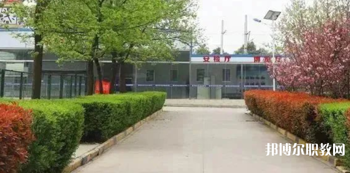 西安軌道交通技師學(xué)院地址，乘車路線