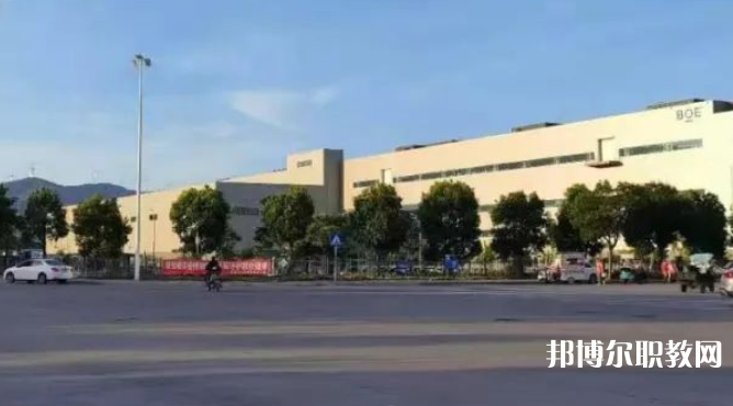 西安智能工業(yè)技工學(xué)校地址，乘車路線