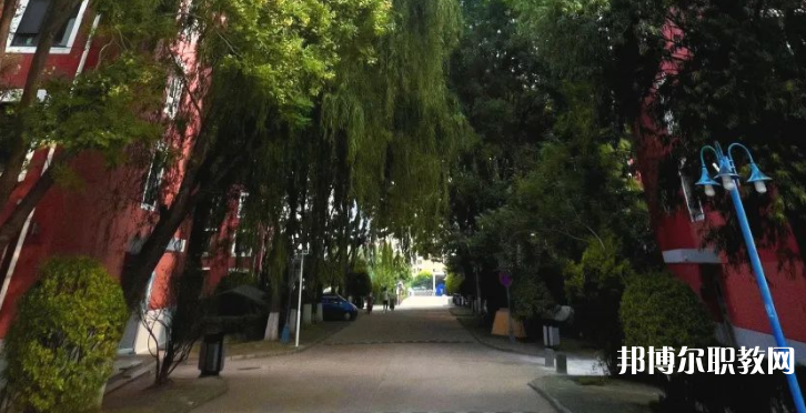 秦皇島市外事旅游職業(yè)學(xué)校地址，乘車路線