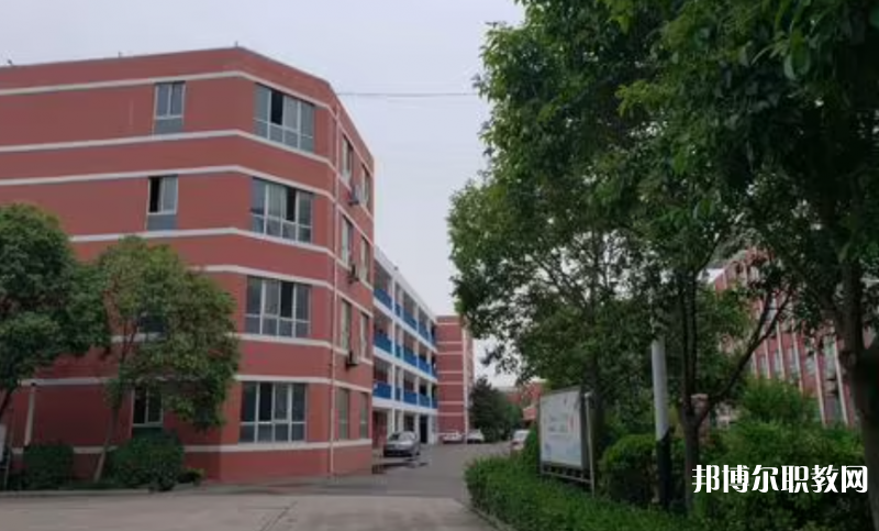 2023洛陽(yáng)市偃師區(qū)職業(yè)教育中心多少錢 洛陽(yáng)市偃師區(qū)職業(yè)教育中心各專業(yè)學(xué)費(fèi)收費(fèi)標(biāo)準(zhǔn)
