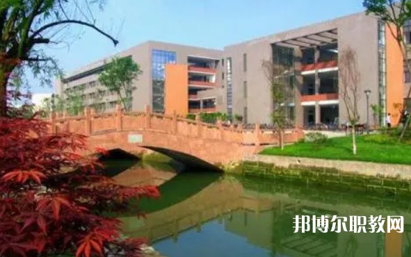 2024桂林市藝術(shù)學(xué)校招生計(jì)劃 招生人數(shù)是多少(附要求、條件、對(duì)象)