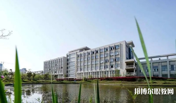 2024蕪湖汽車工程學(xué)校招生計(jì)劃 招生人數(shù)是多少(附要求、條件、對象)