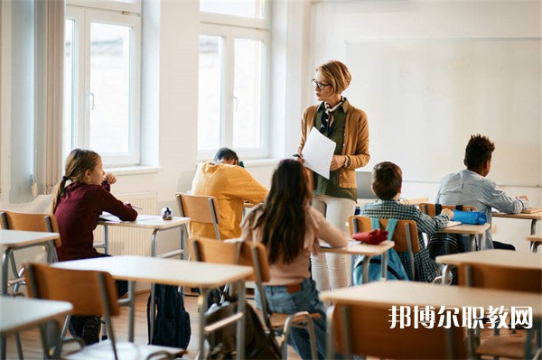 廣西哪里的中職學(xué)校能讀旅游服務(wù)與管理(導(dǎo)游、休閑農(nóng)業(yè)方向)專業(yè)