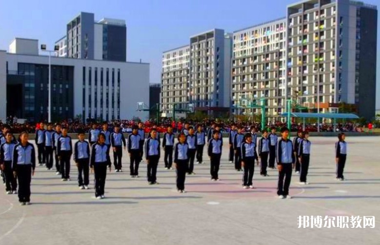 安徽2025年鐵路學(xué)校中專升大?？际裁? width=