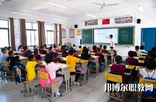 2025信陽(yáng)公辦中專(zhuān)學(xué)校最新排名前三名單